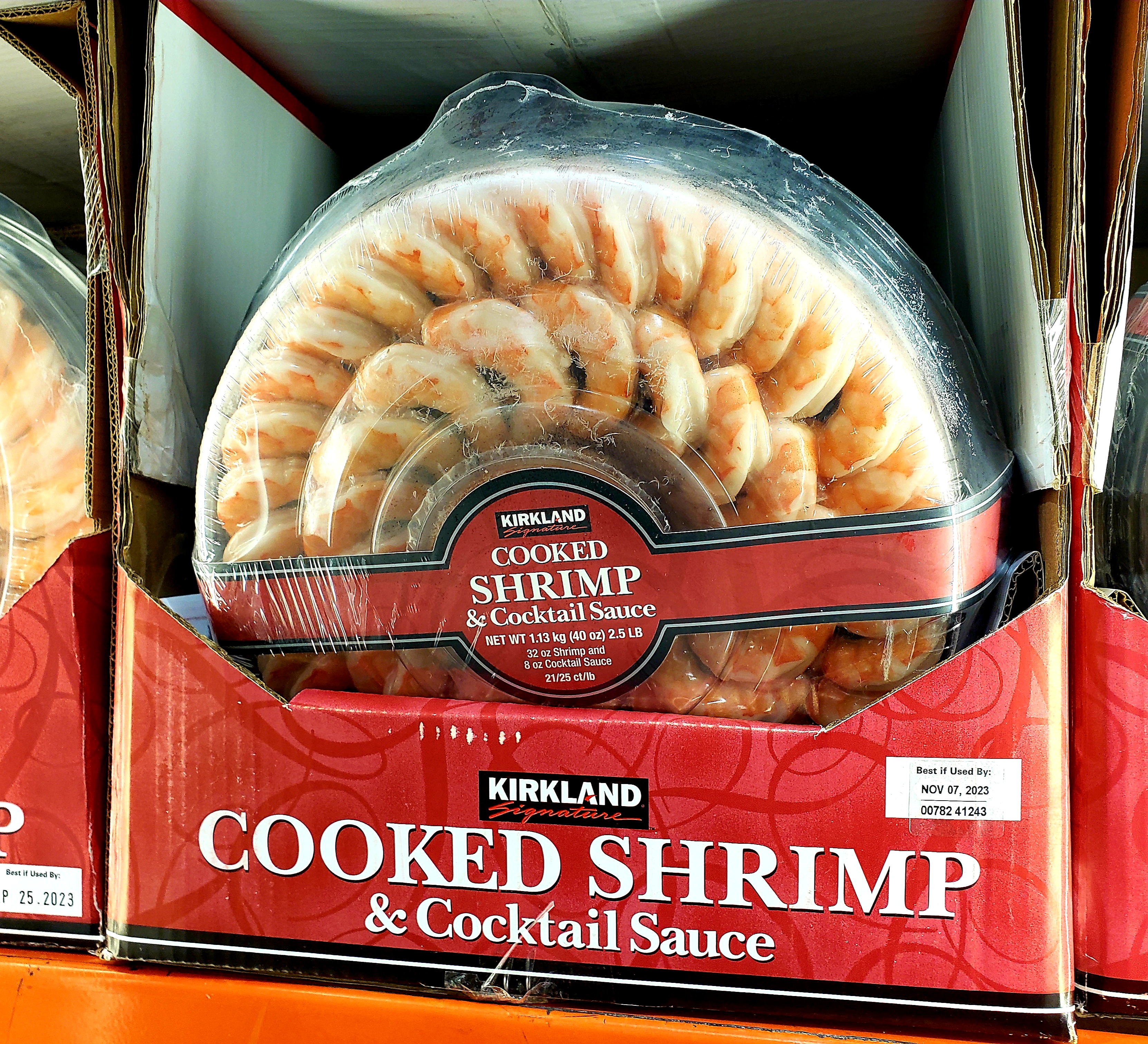 Kirkland Signature Cooked Shrimp & Cocktail Sauce, 1.13 kg